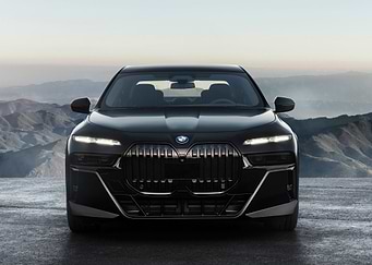 Black BMW i7 Sedan