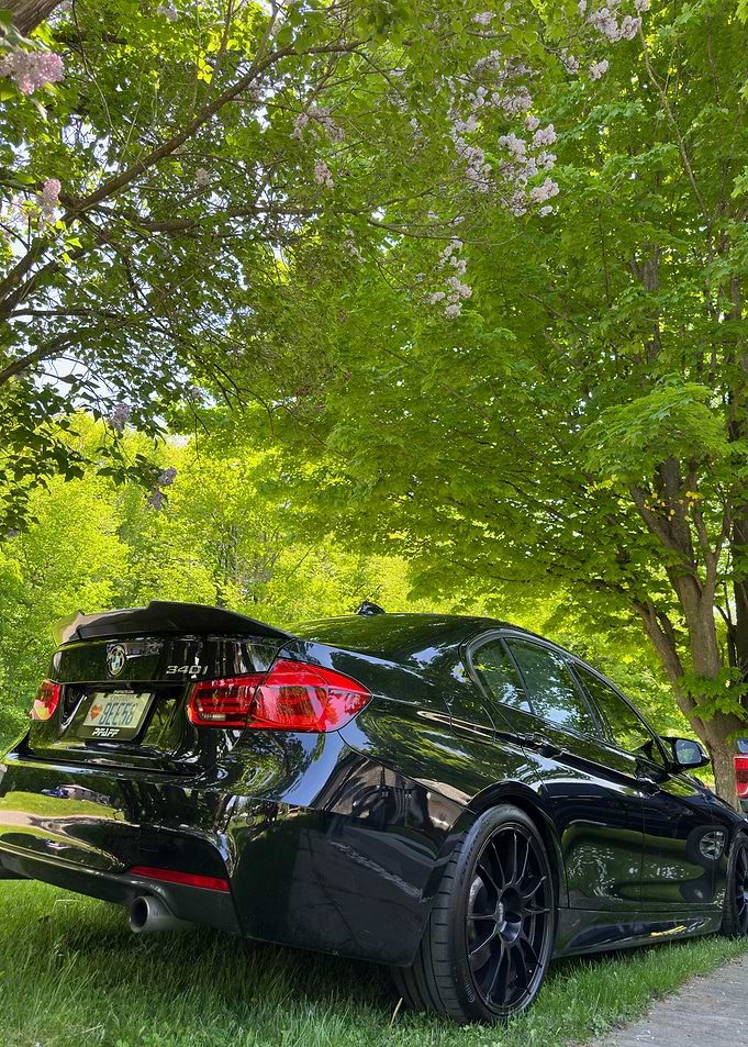 Black BMW 3 Series