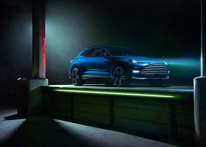 Aston Martin DBX707