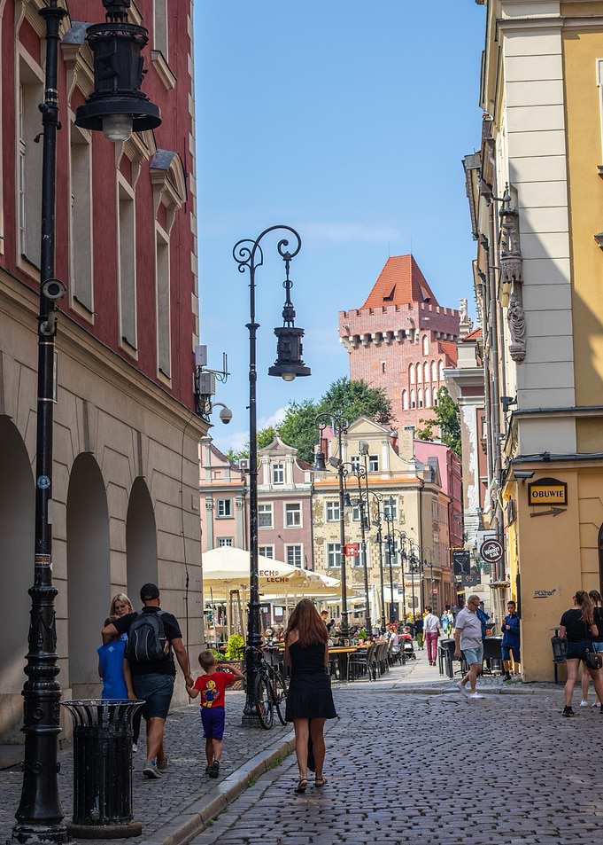 Poznań is a centre of trade, sport, education, technology and tourism.Old Town Street View