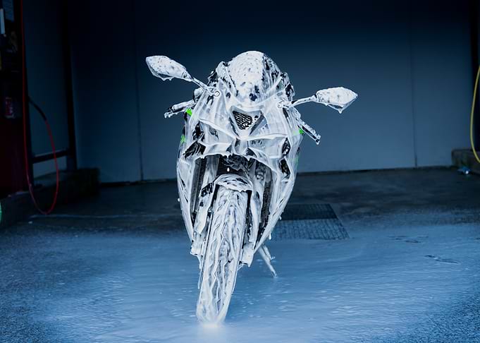 Kawasaki Zx6r soaped