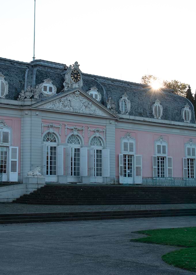 Baroque Sunlit Châtea