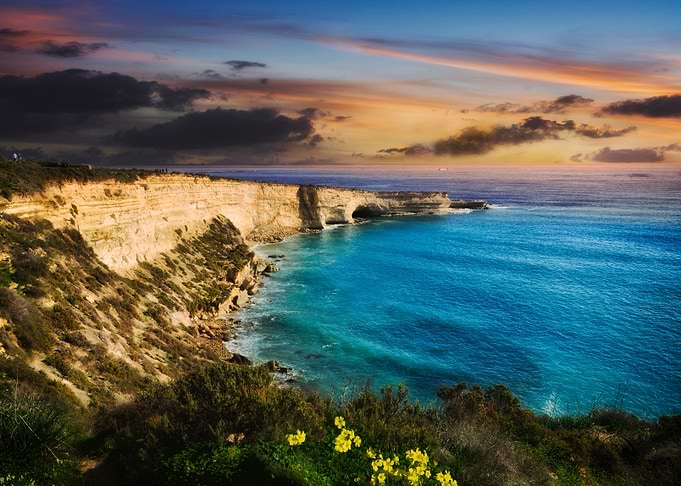 The Delimara cliffs at sunrise in Malta - Landscape phot2o
