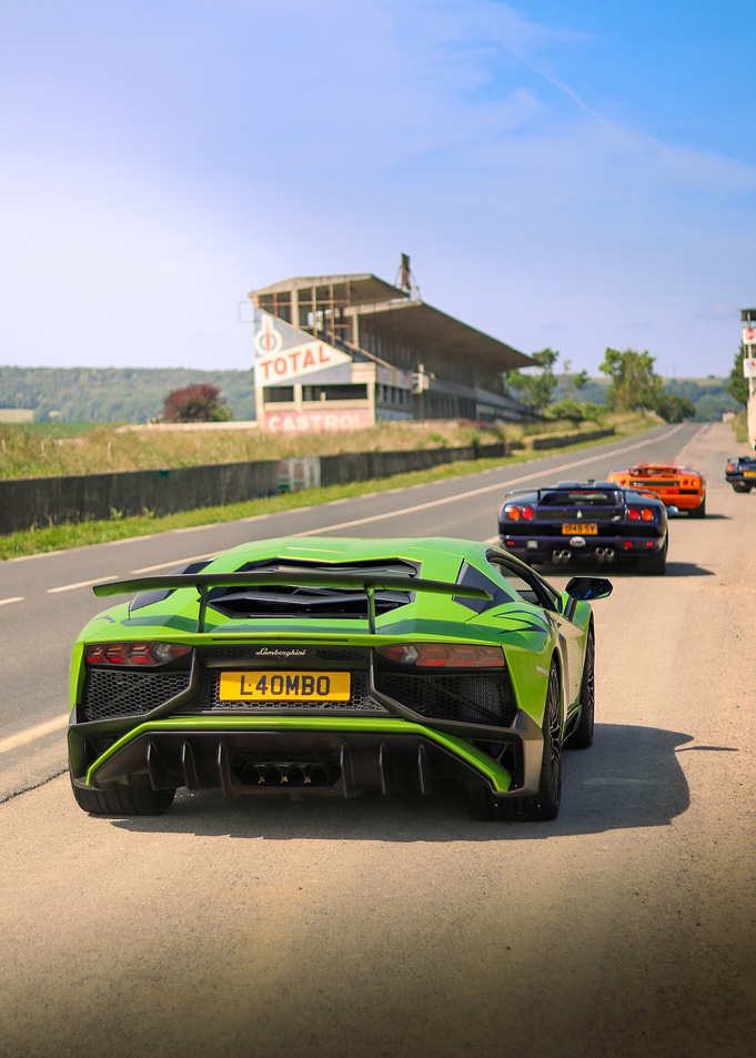 Aventador SV