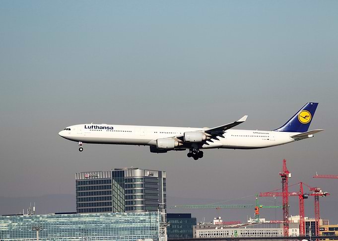 Lufthansa Airbus Landing