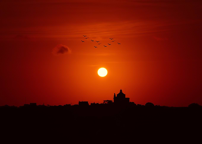 Sunrise over chapel in Malta - Landscape photo