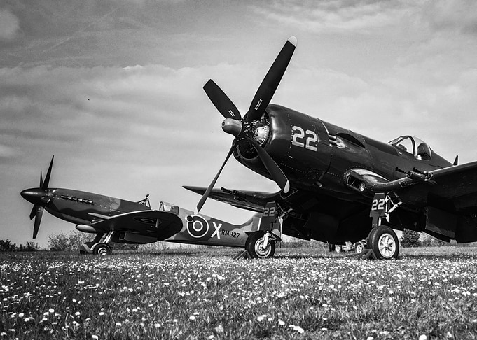 Spitfire MkXIV & Corsair F4U-5N