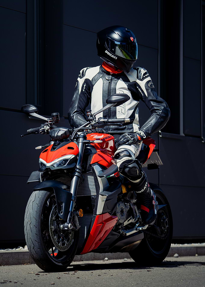 Ducati Streetfighter V2