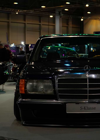 Black Mercedes S-Class W126