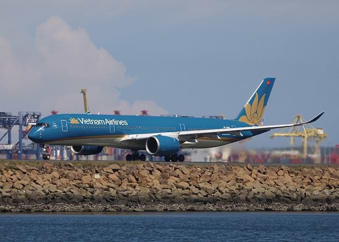 Vietnam Airlines Airplane Landing at Sydney Airport