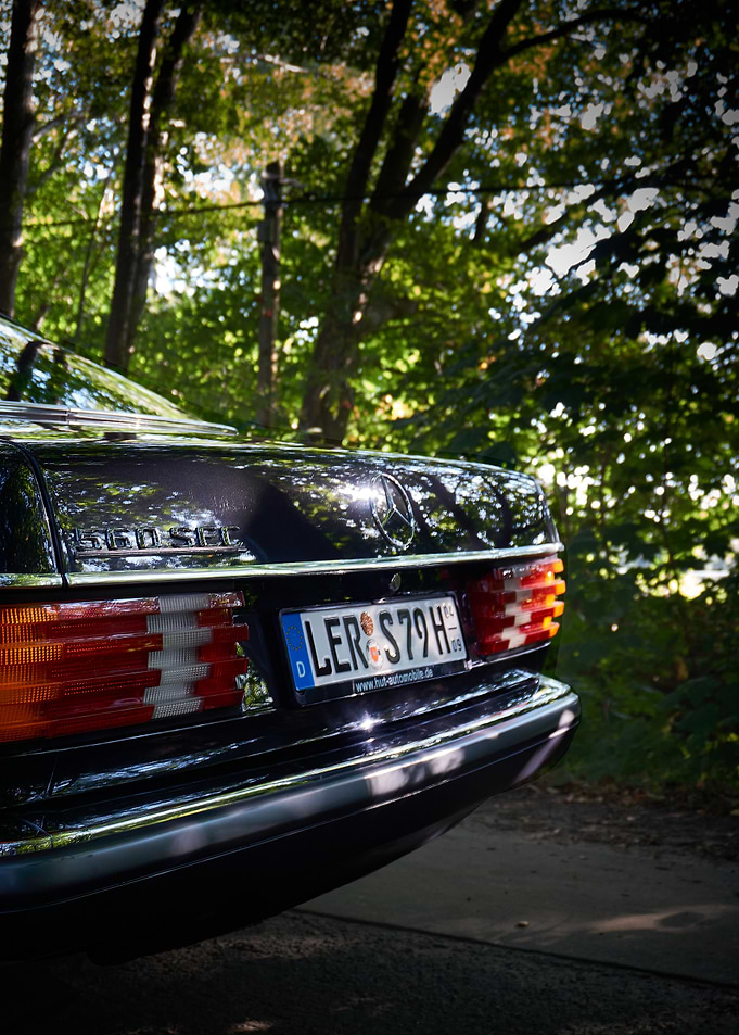 Black Mercedes 560 SEL