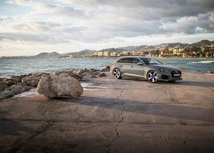 Audi RS4 Avant by the Sea