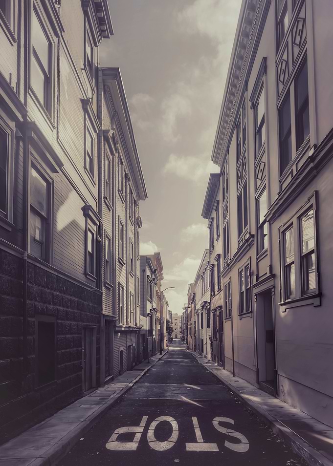 Narrow City Alleyway