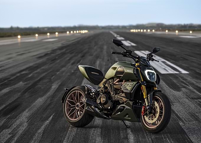 Green Ducati Diavel 1260