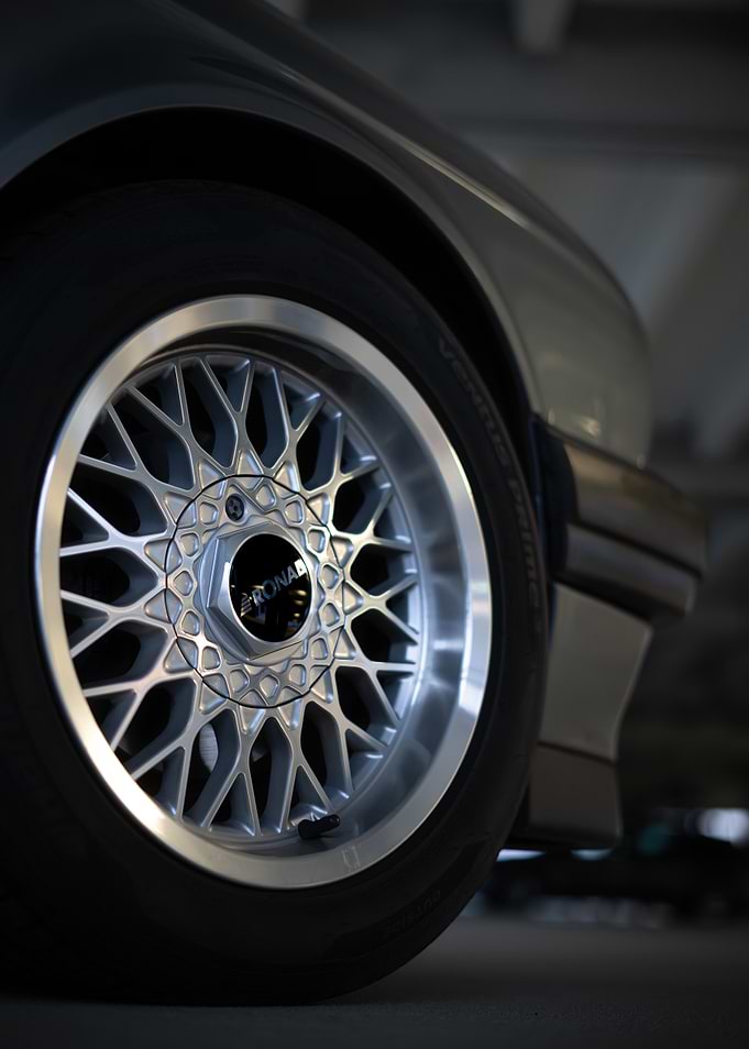Silver Ronal Wheel on BMW E30