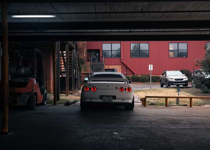 White Nissan Skyline R32