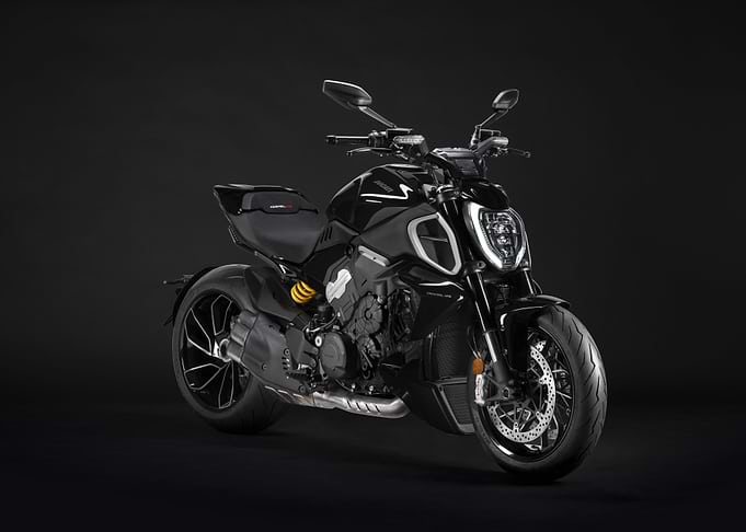 Black Ducati Diavel 1260