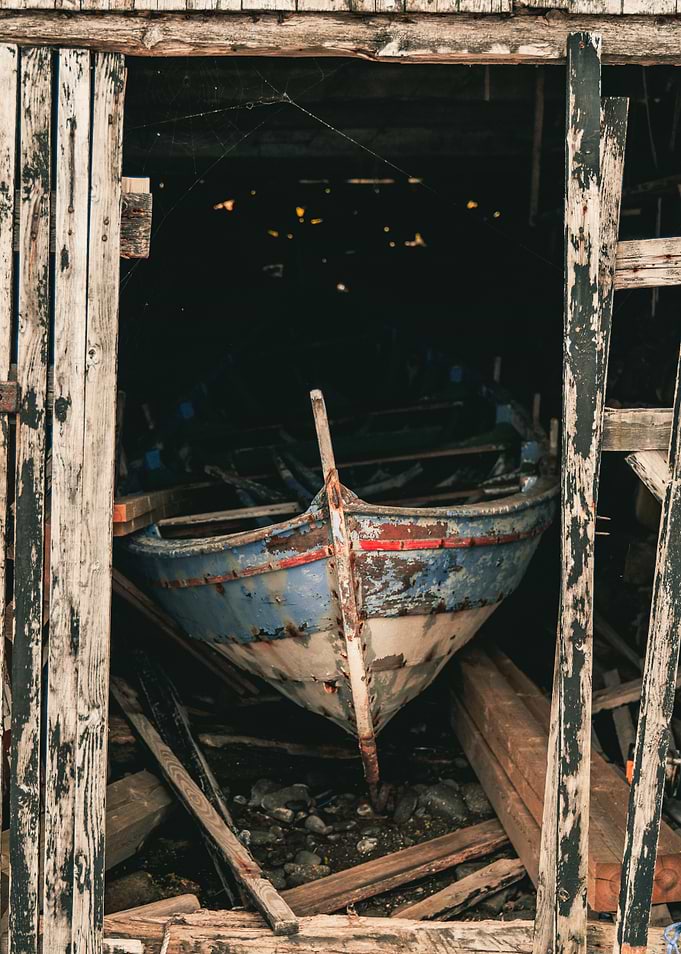 Old Boat in a Shed, Fær Øer