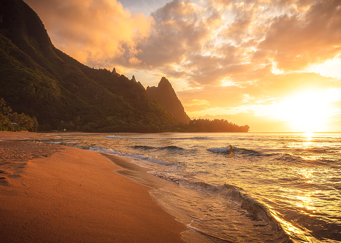 Sunset at Tunnels Beach