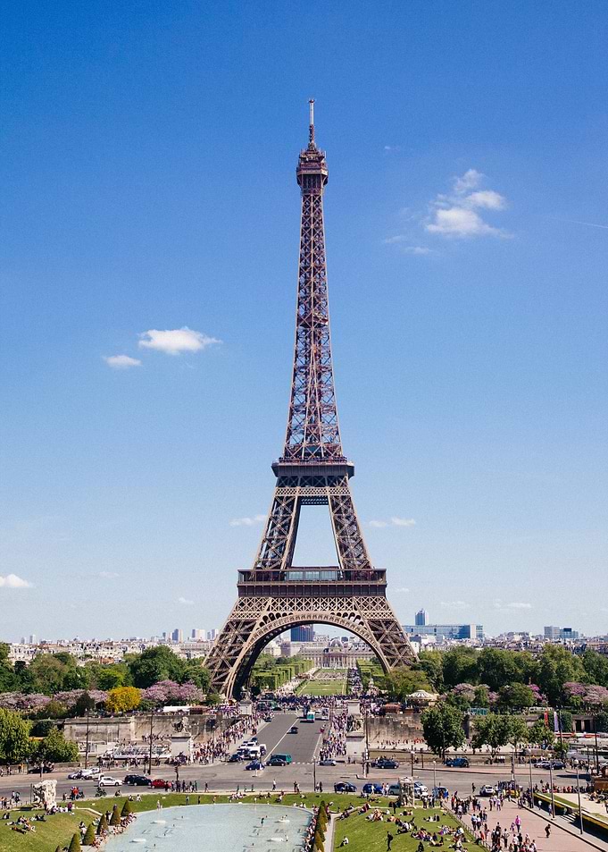 Eiffel Tower: Parisian Romance & Artistry