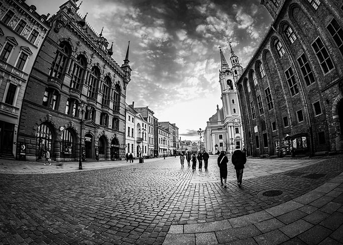 Captivating evening stroll in Torun's market square