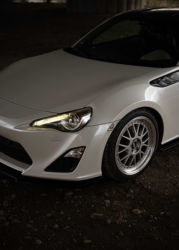 White Toyota GT86