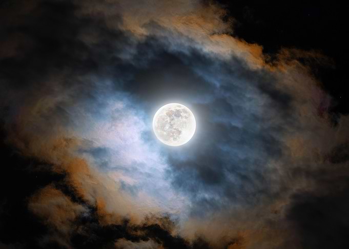 Full Moon in Cloudy Night