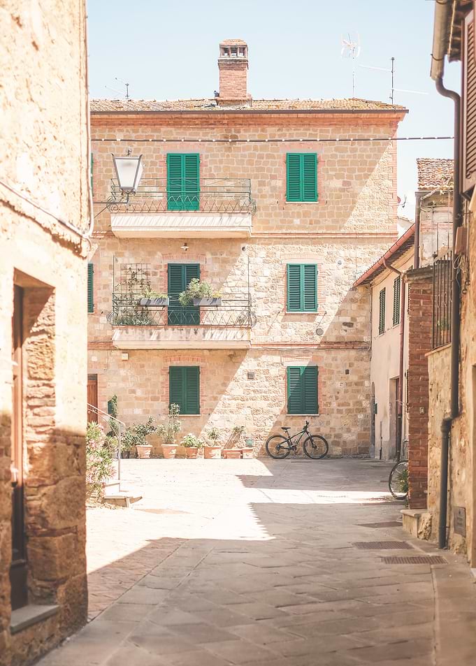 Tuscany, Italy I Medieval village of Pienza in golden light with terracotta rooftops, ochre walls and rustic charm photography in the Tuscan countryside for a warm and timeless Mediterranean feel