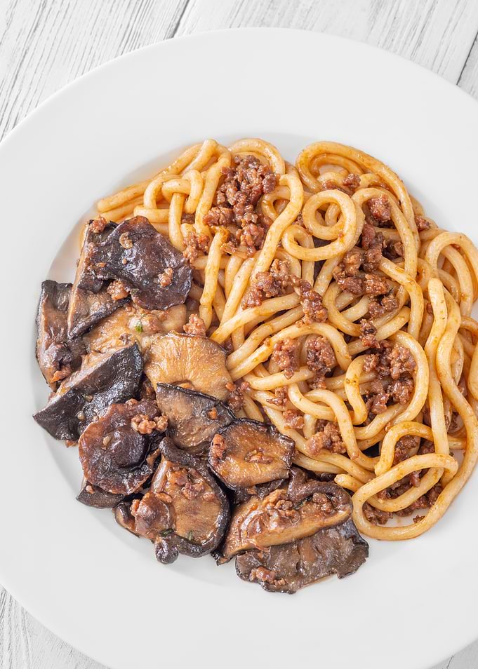 Udon Noodles with Mushrooms and Meat