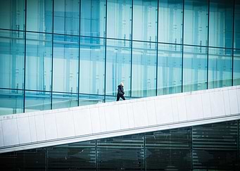 Solitary ascent to the Oslo Opera House