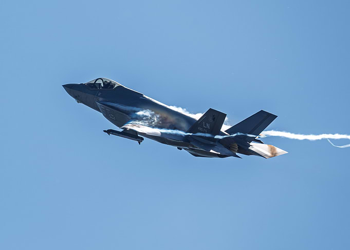 F-35 Lightning II wing vapor