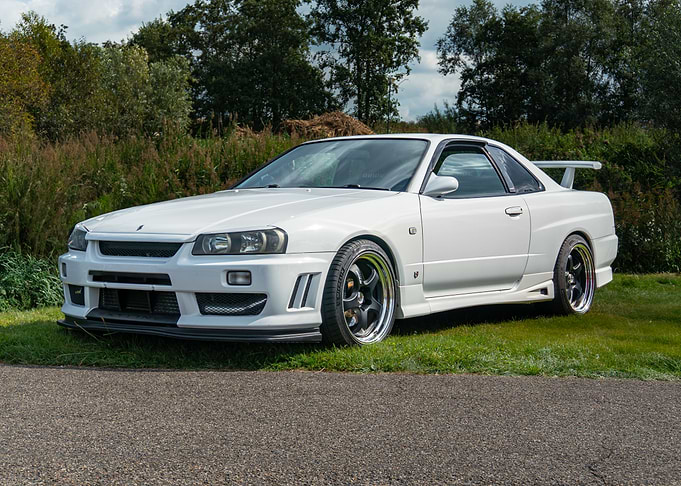 White Nissan Skyline R34 on display