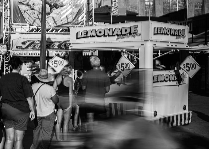 Black and White Lemonade Stand