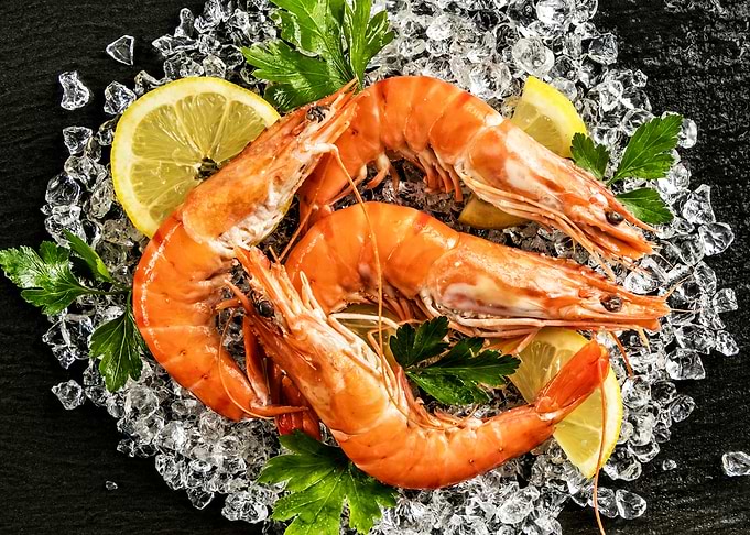 Fresh Shrimp on Ice with Lemon