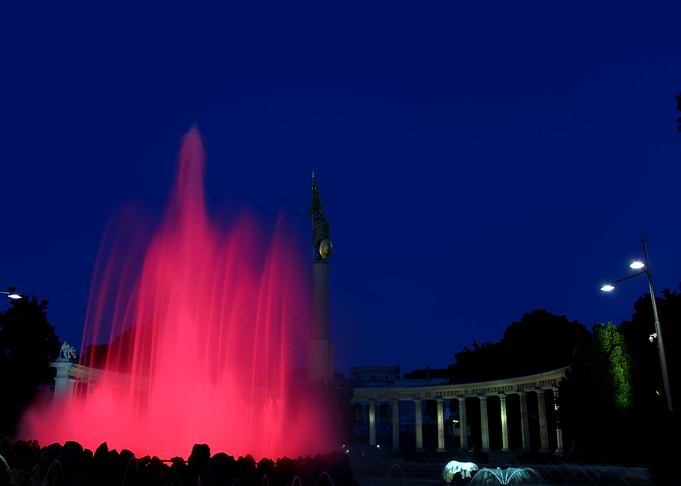 Vienna Fountain at Night (2)