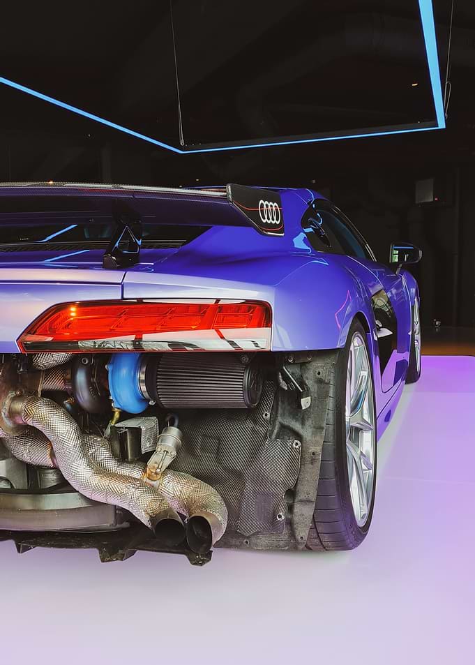 Modified purple/blue Audi R8 Engine Detail