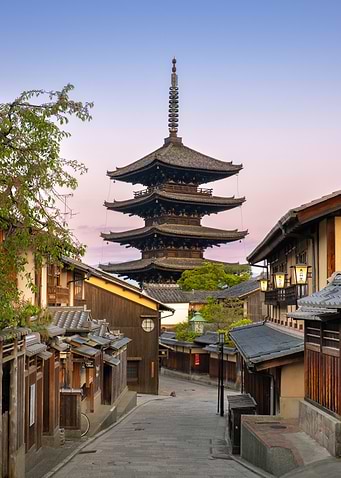 Kyoto Yasaka Pagoda and Traditional Street View