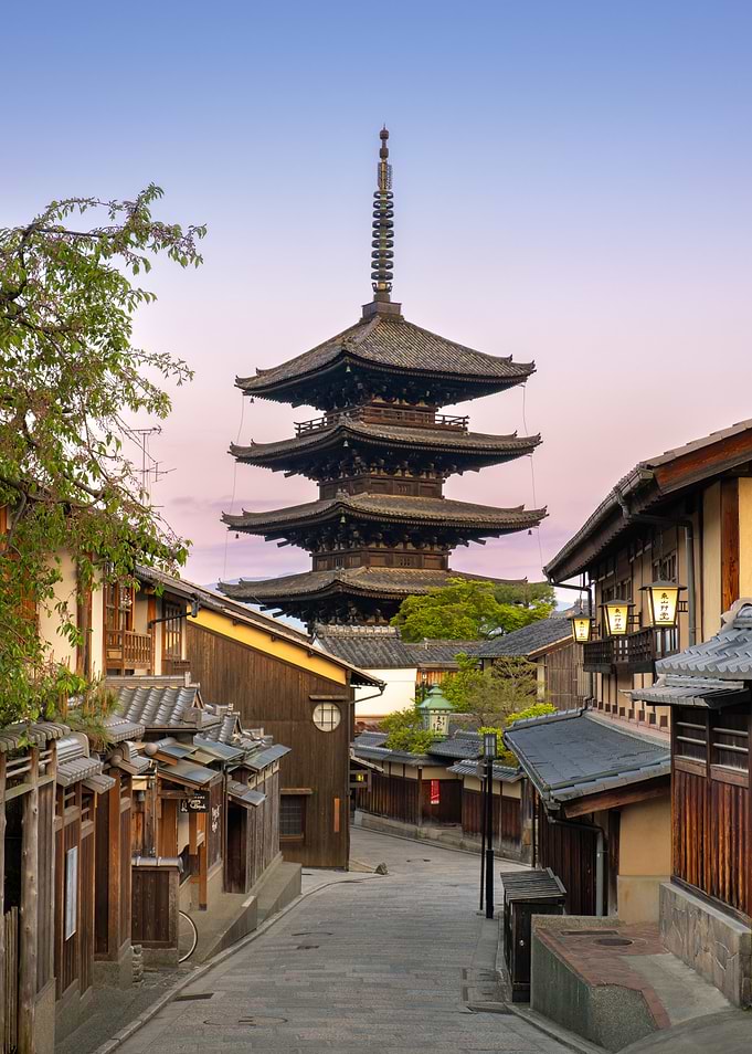 Kyoto Yasaka Pagoda and Traditional Street View