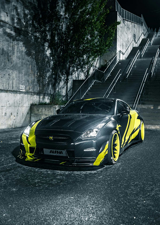 Black and Yellow Nissan GTR
