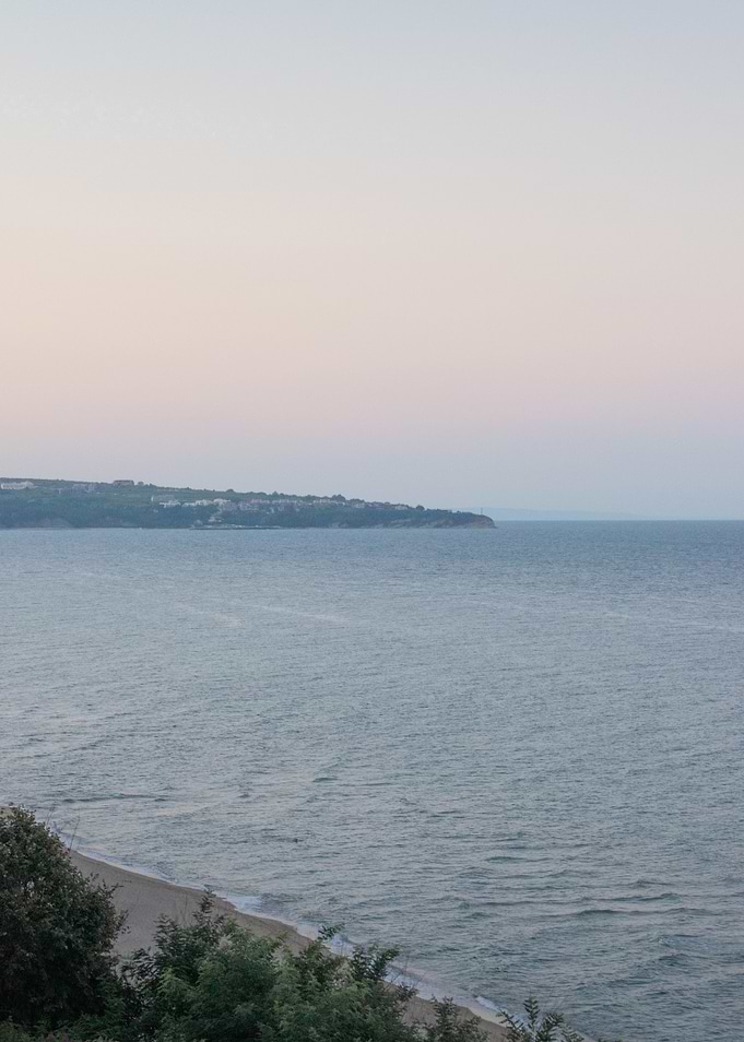 Pale Horizon