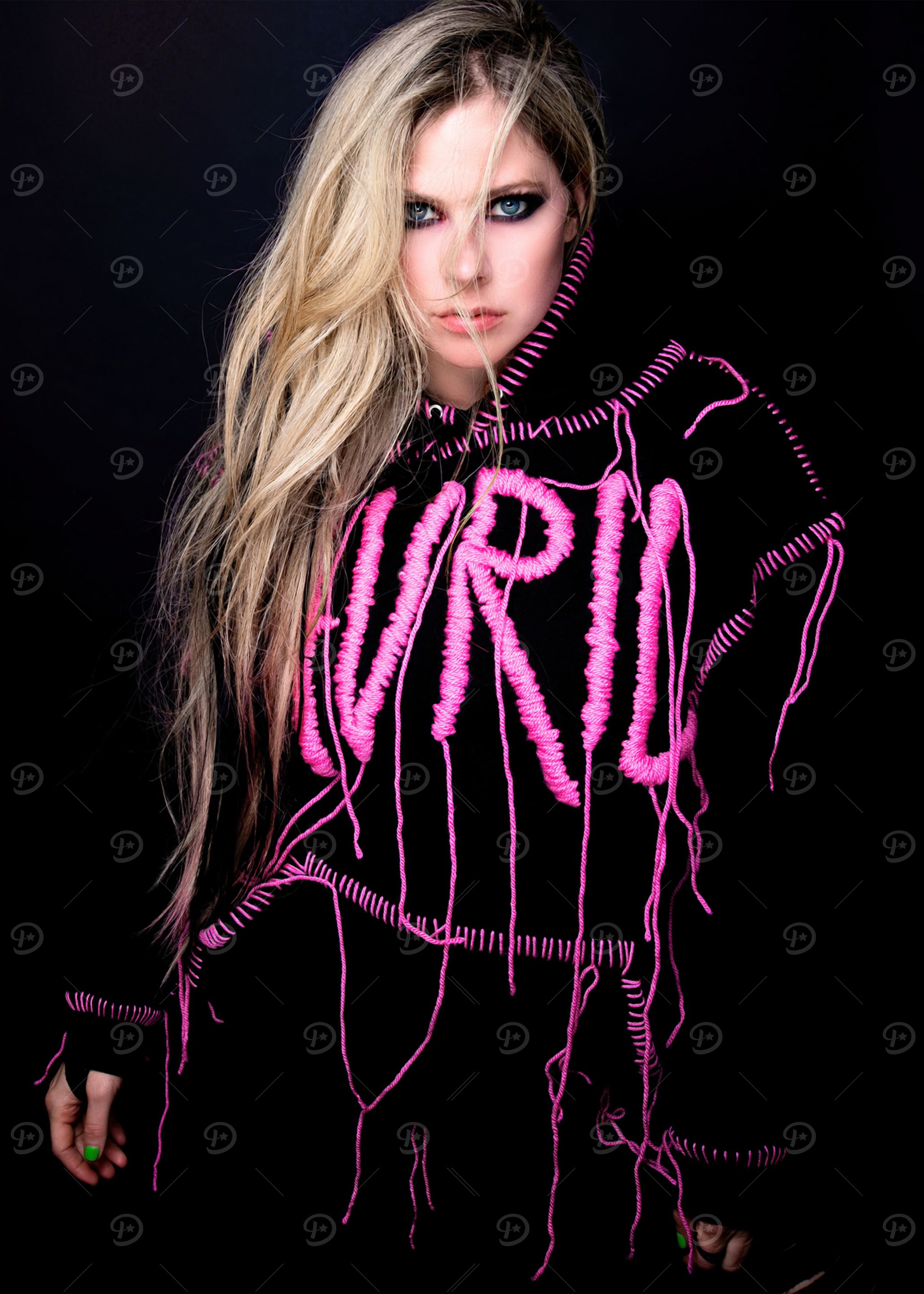 avril lavigne in black and pink hoodie