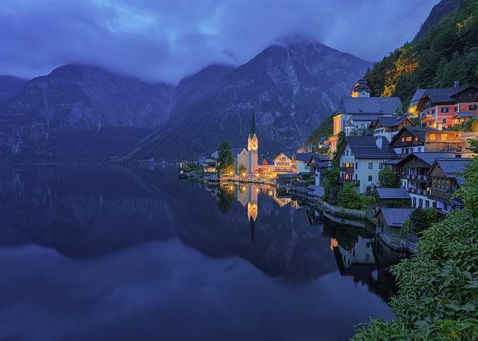 hallstatt austria at dusk