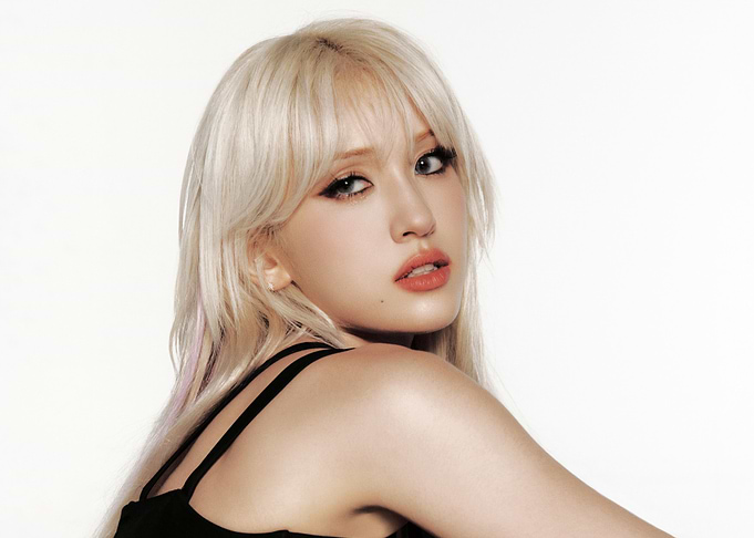 jeon somi with blonde hair