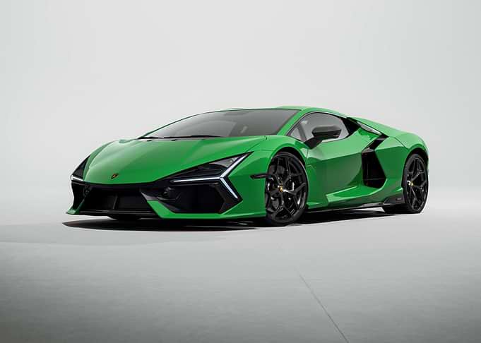 green lamborghini revuelto verde mantis