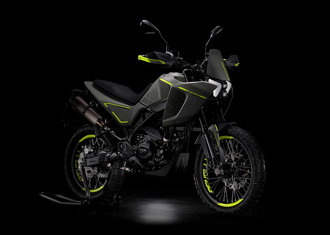 Benelli BKLX 250 Studio Shot