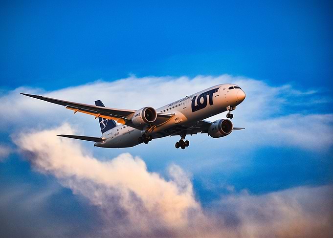 LOT Polish Boeing 787 Dreamliner Landing