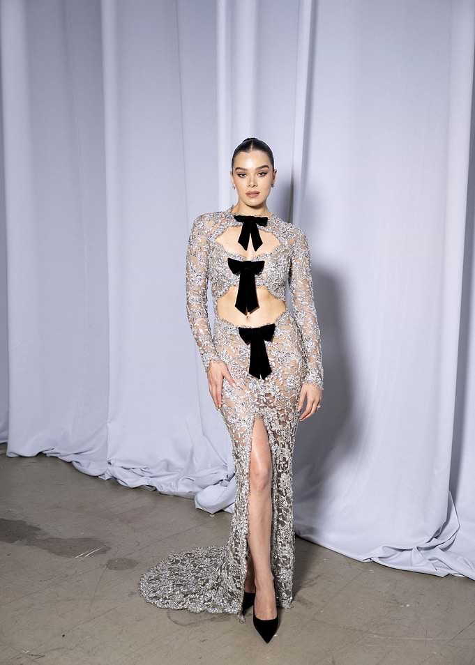 Hailee Steinfeld in Elegant Gown