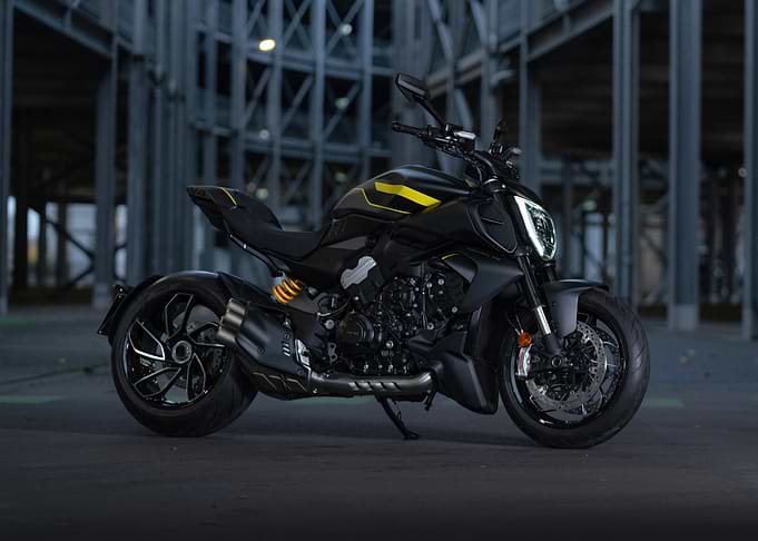 Black and Yellow ducati diavel v4