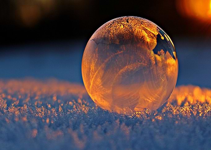 Frozen Bubble on Frosty Surface