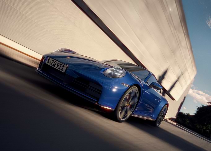 Porsche 911: Dynamic Blue Velocity
